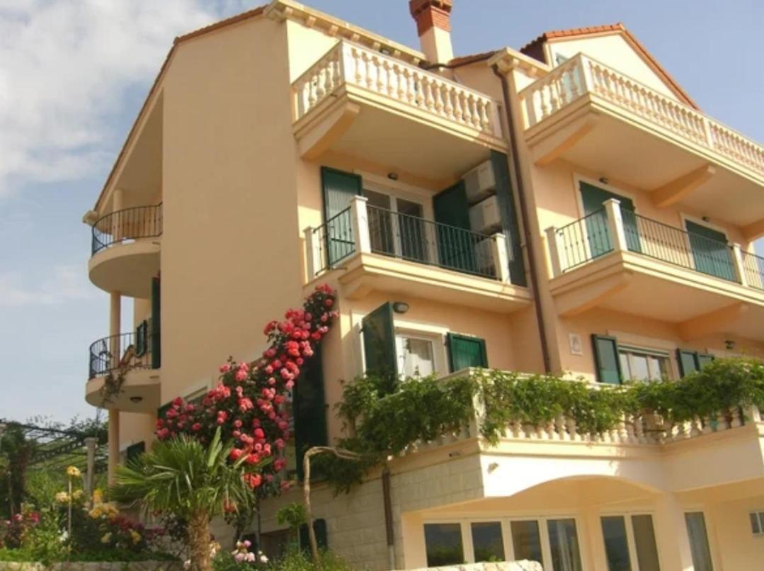 Villa Lukic Apartments スラノ エクステリア 写真