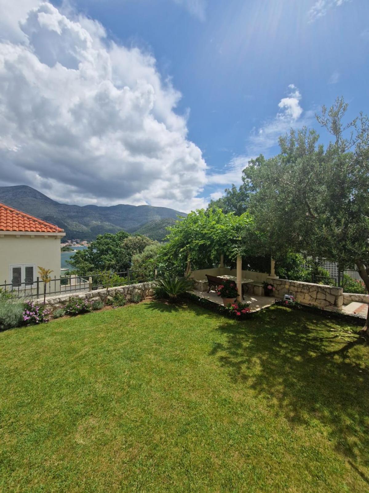 Villa Lukic Apartments スラノ エクステリア 写真