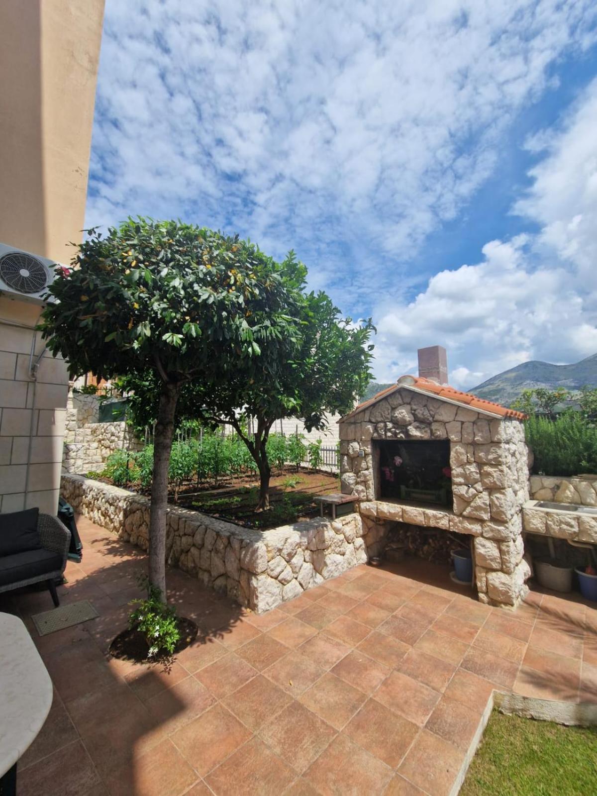 Villa Lukic Apartments スラノ エクステリア 写真